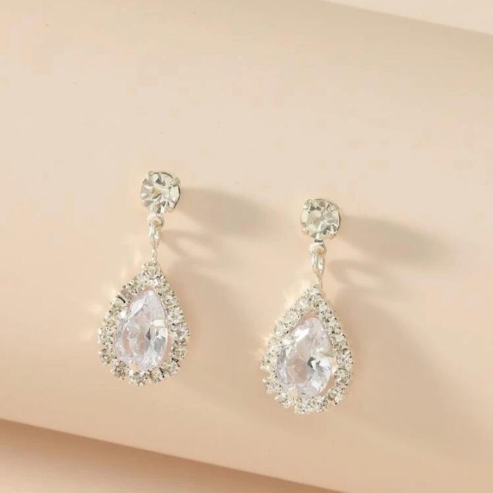 Rhinestone water drop earrings